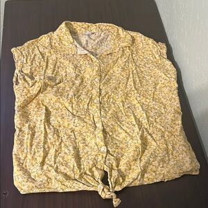 Old Navy 1x Plus Floral Yellow Button-Up Blouse